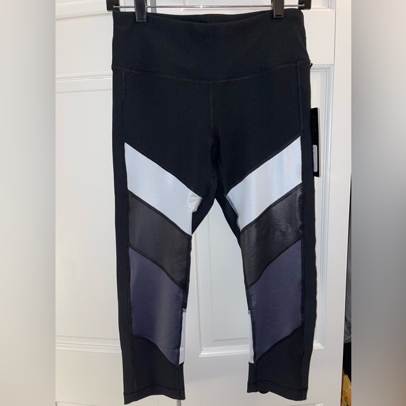 90 Degree by Reflex Capri Leggings - Picture 1 of 5